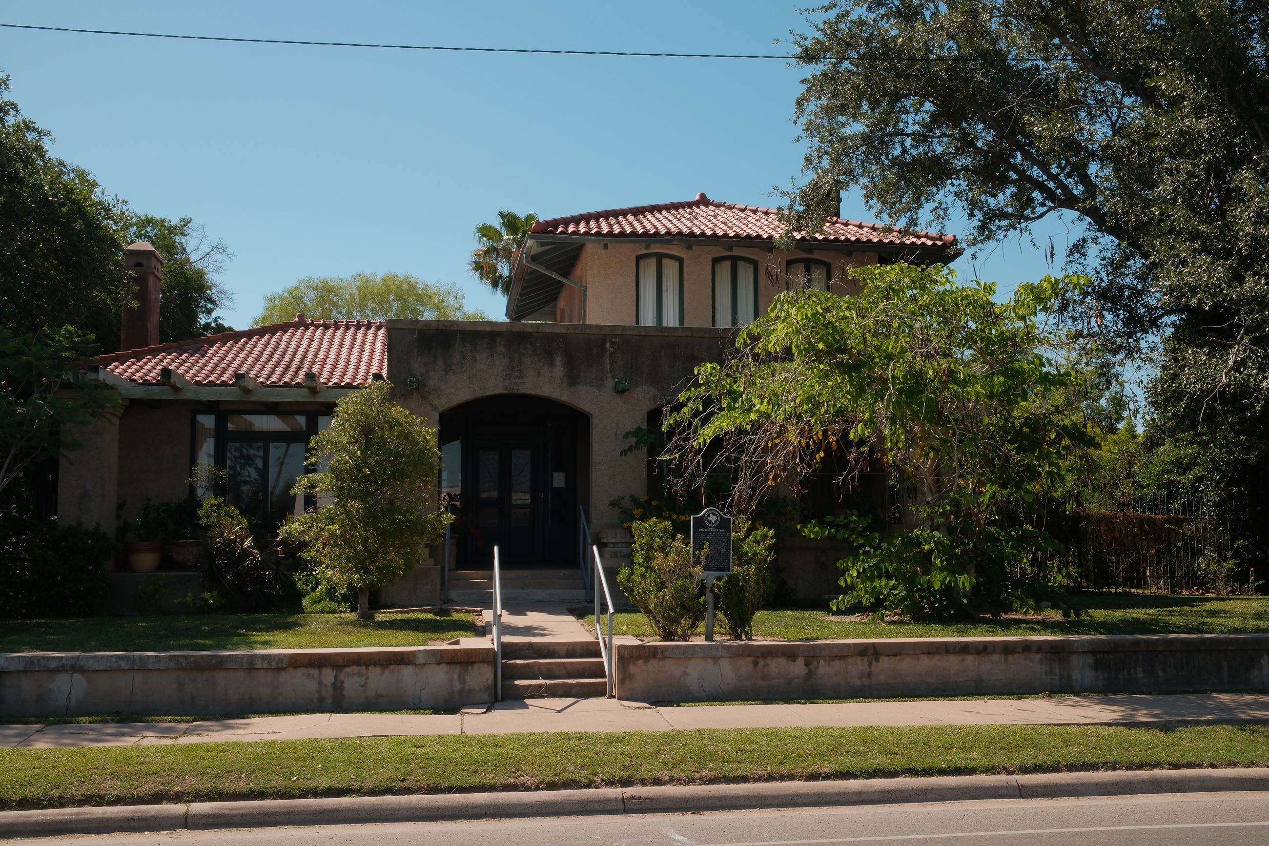06 - Home of Col. Sam Robertson (front view)