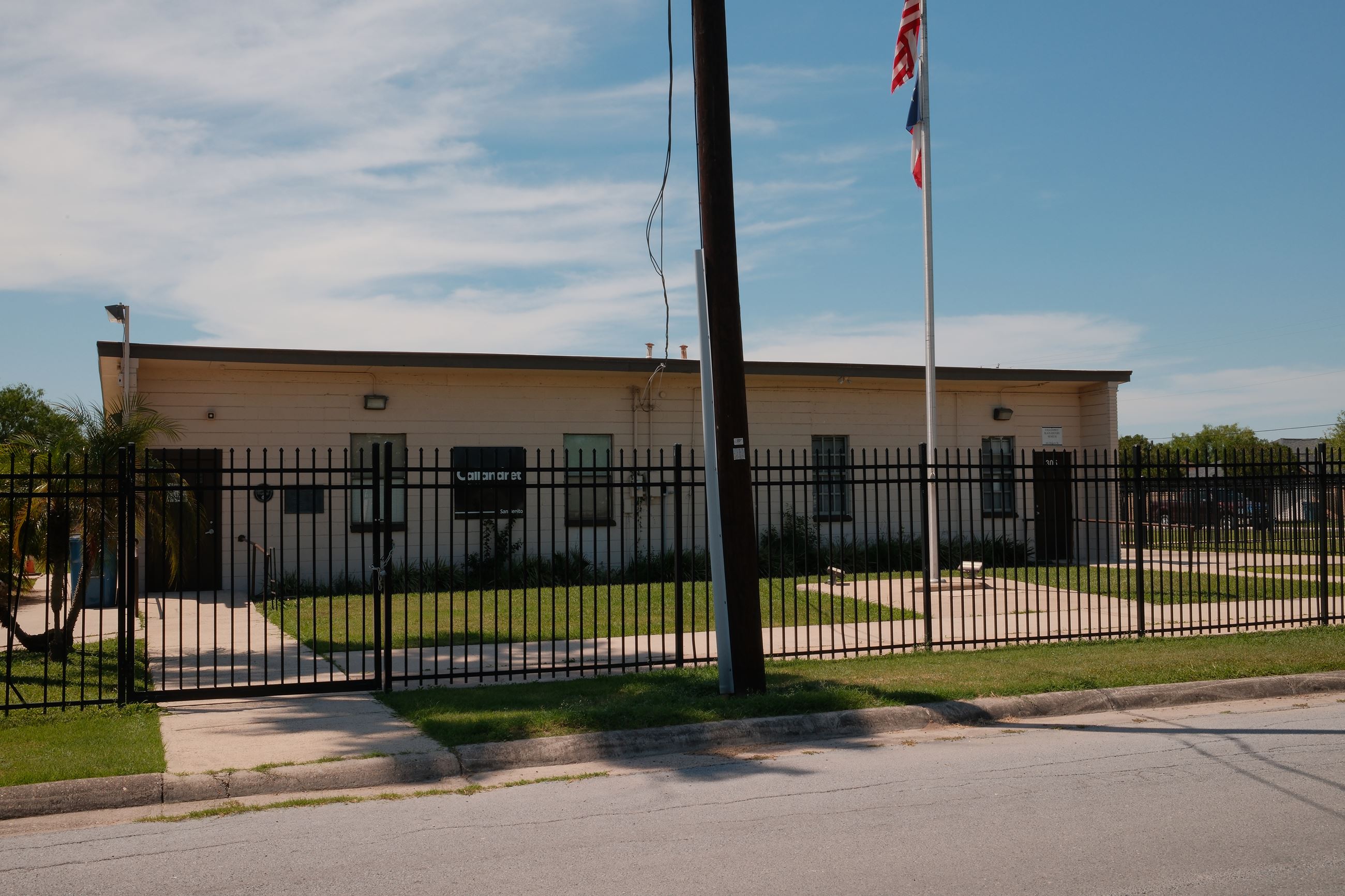 16 - Joe Callandret School (front view)
