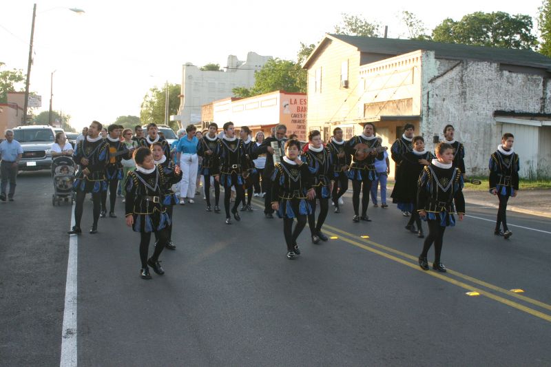 Callejonada parade